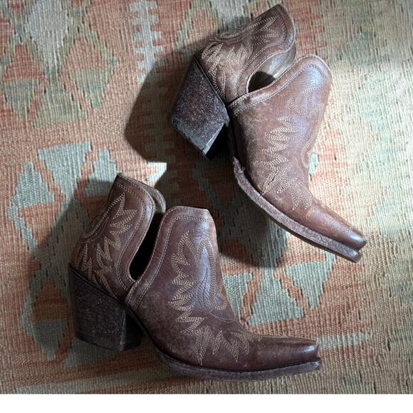 Ariat Dixon Western Booties 8.5 B Naturally Distressed Brown Snip Toes Country - Picture 1 of 9